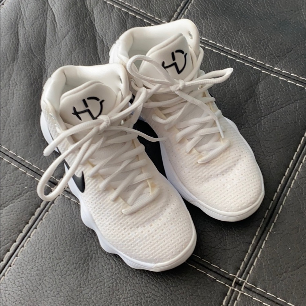 Women’s or Kids Nike KD Basketball shoe - size 5